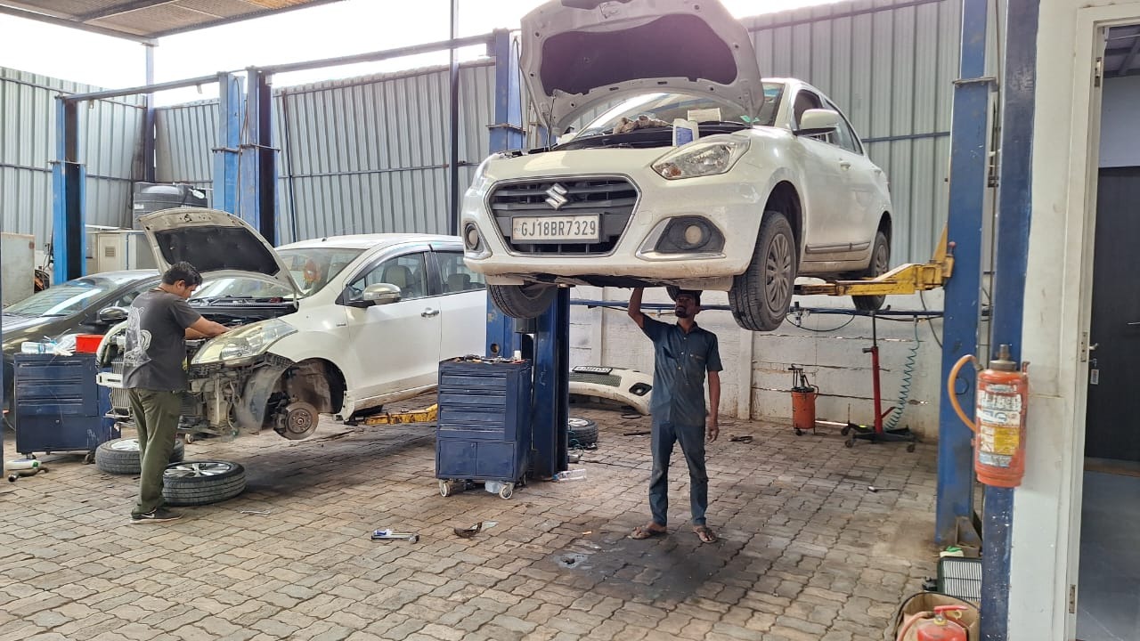 Modern Maruti Suzuki authorized service station workshop with professional technicians and modern diagnostic equipment